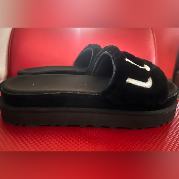 UGG NWT LATON FUR SLIDES. - Picture 7 of 11